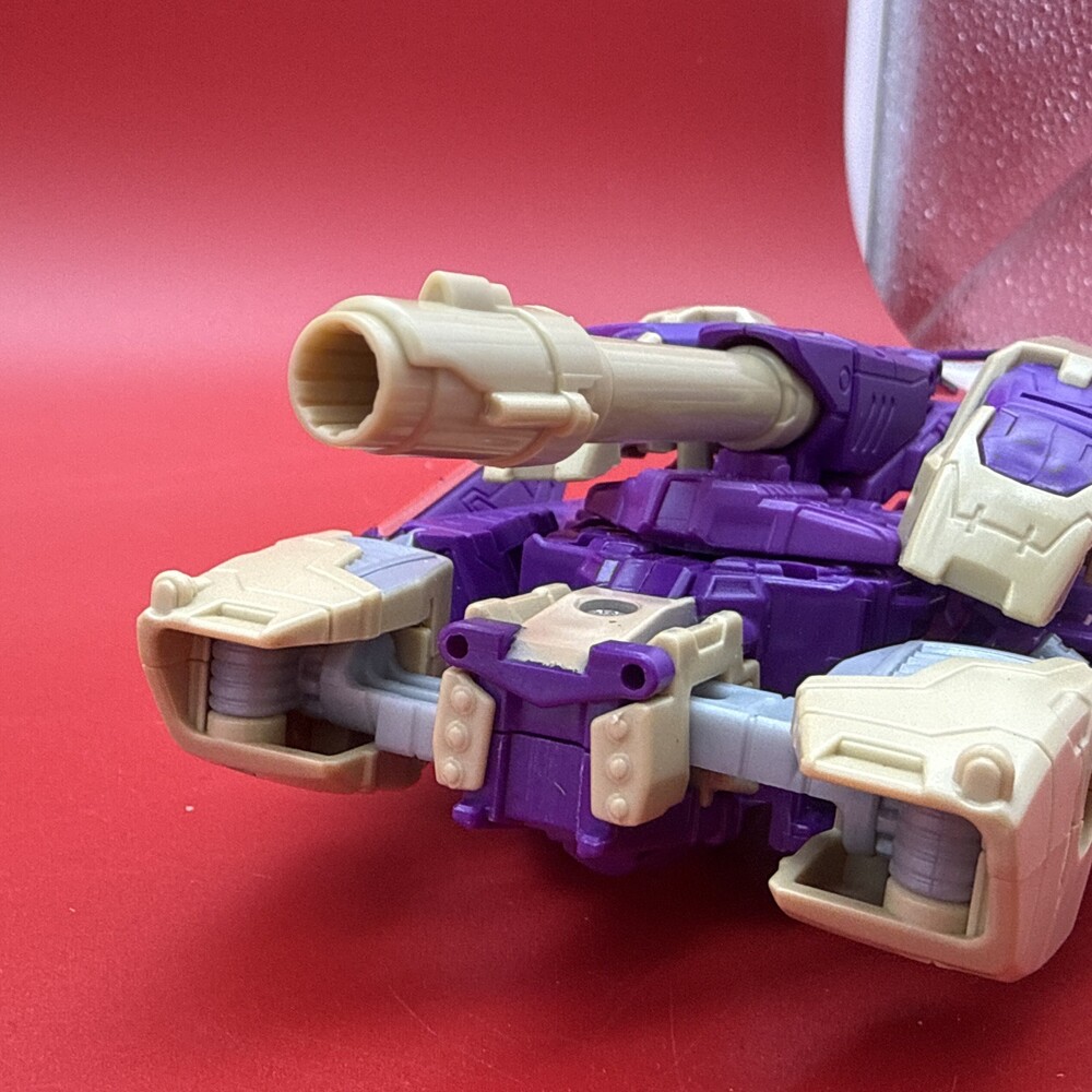Transformers Legacy Leader Class Blitzwing - Picture 3 of 7